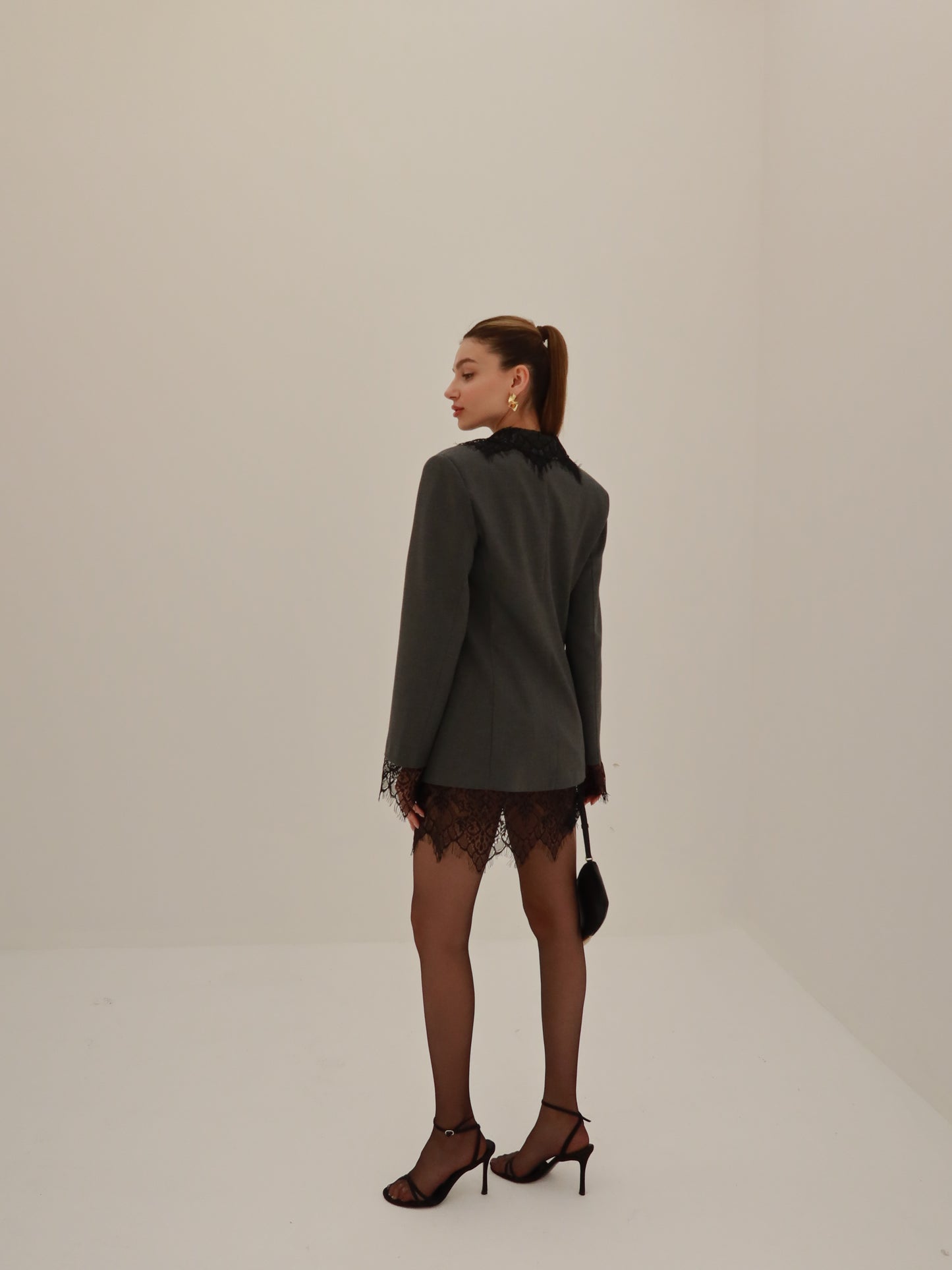 Dantel detaylı gri ceket elbise