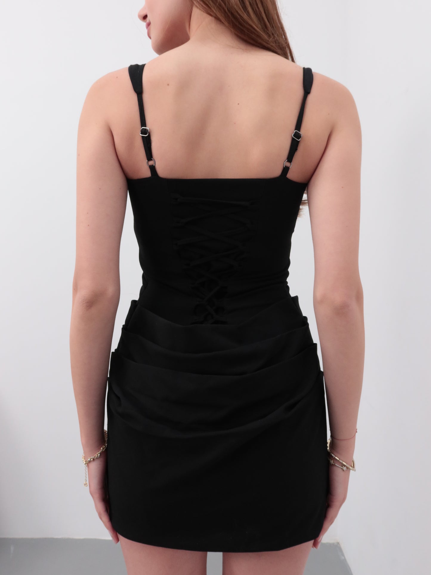 Siyah belden korseli drape detayılı elbise