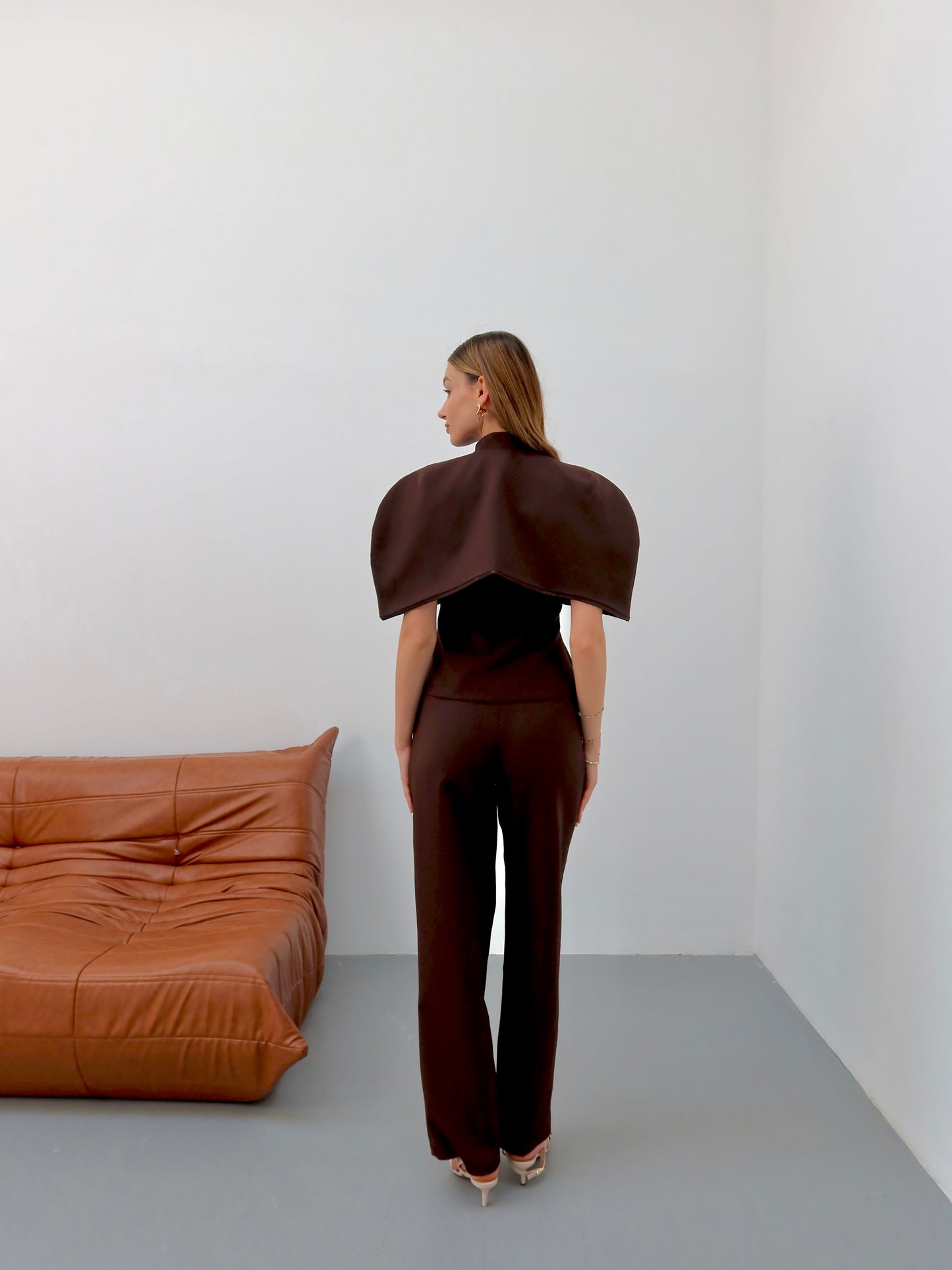 Kahverengi pelerinli 3’lü takım