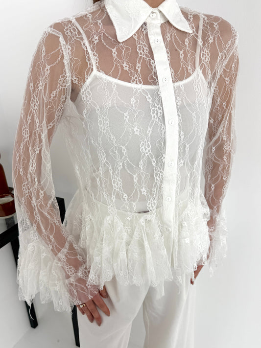 Beyaz dantel gömlek