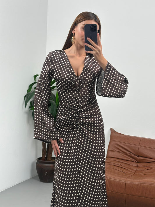 Gül detay puantiyeli elbise