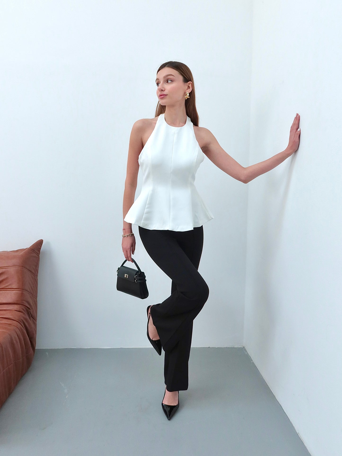 Beyaz boyundan bağlamalı bluz