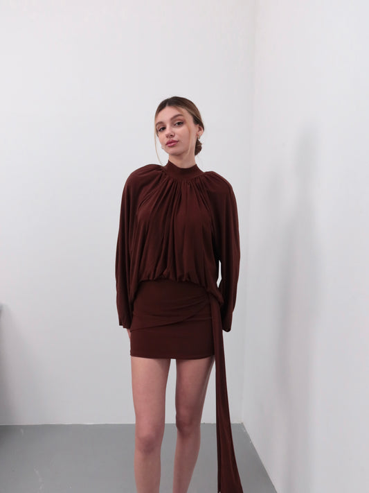 Kahverengi vatkalı bluz kuşak etek takım