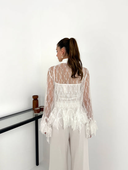 Beyaz dantel gömlek