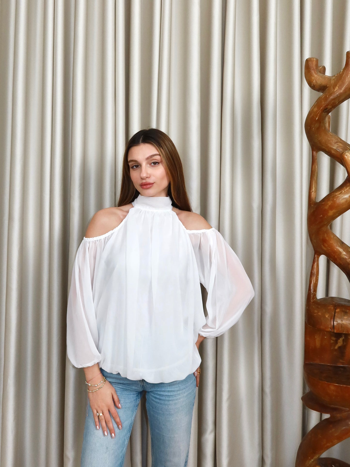 Beyaz şifon omuz detay bluz