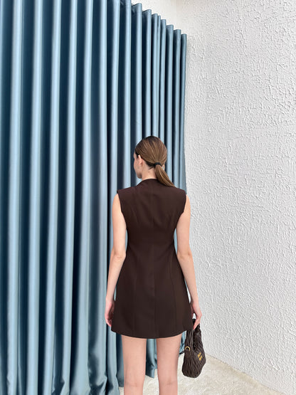 Kahverengi düğme detay elbise