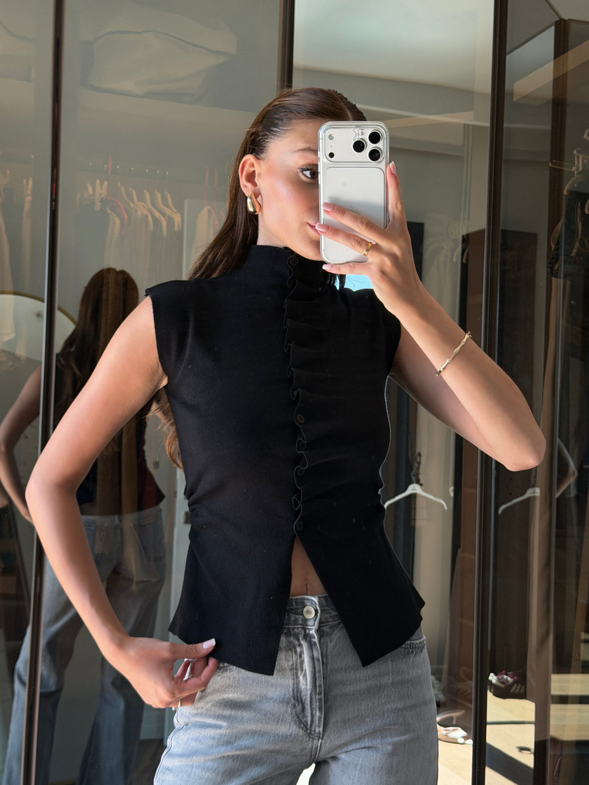 Siyah düğme detaylı triko bluz