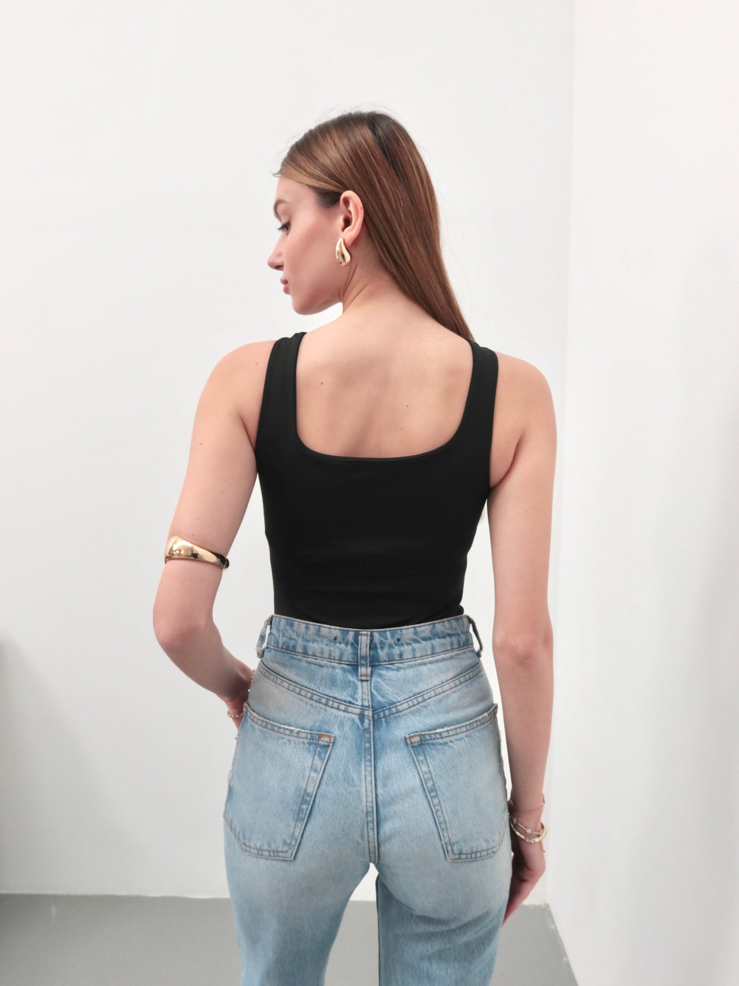 Siyah kare yaka askılı çıtçıtlı body