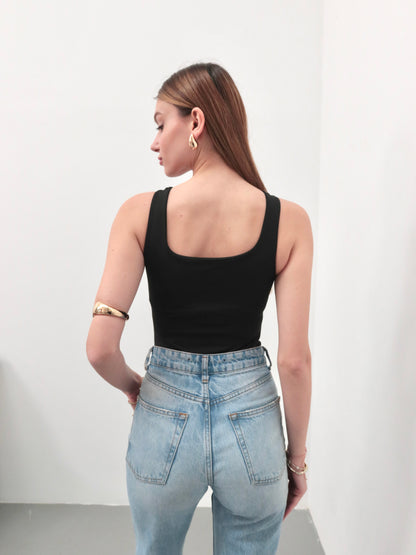 Siyah kare yaka askılı çıtçıtlı body