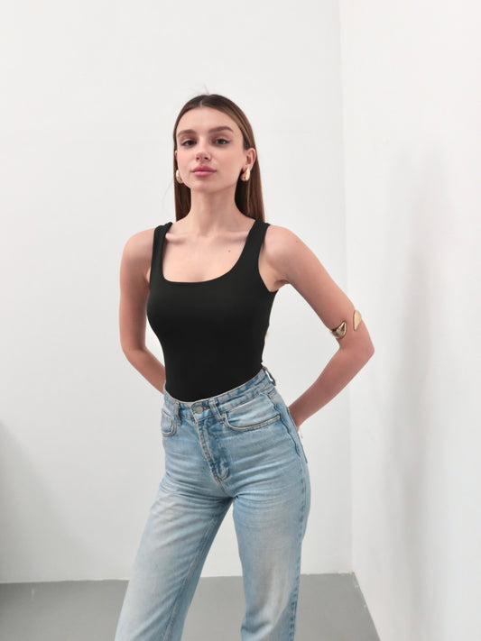 Siyah kare yaka askılı çıtçıtlı body