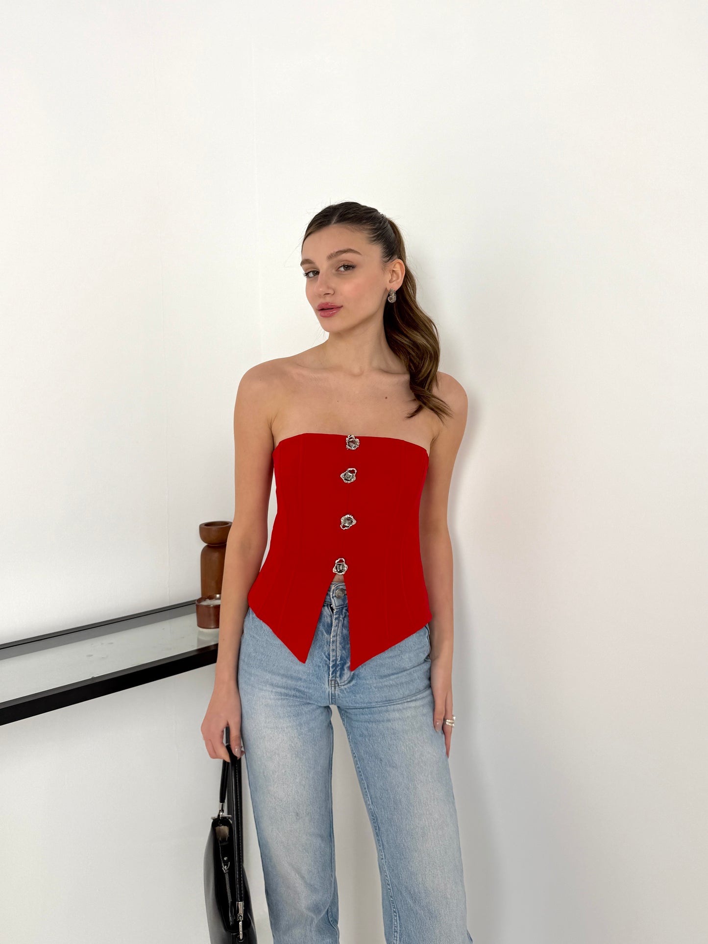 Kırmızı taş detay korse