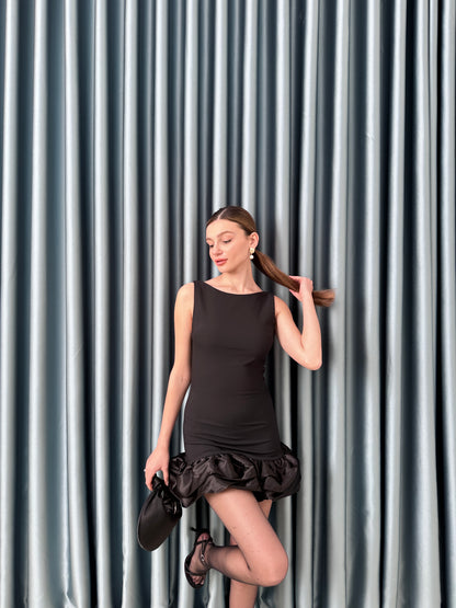 Saten fırfırlı elbise