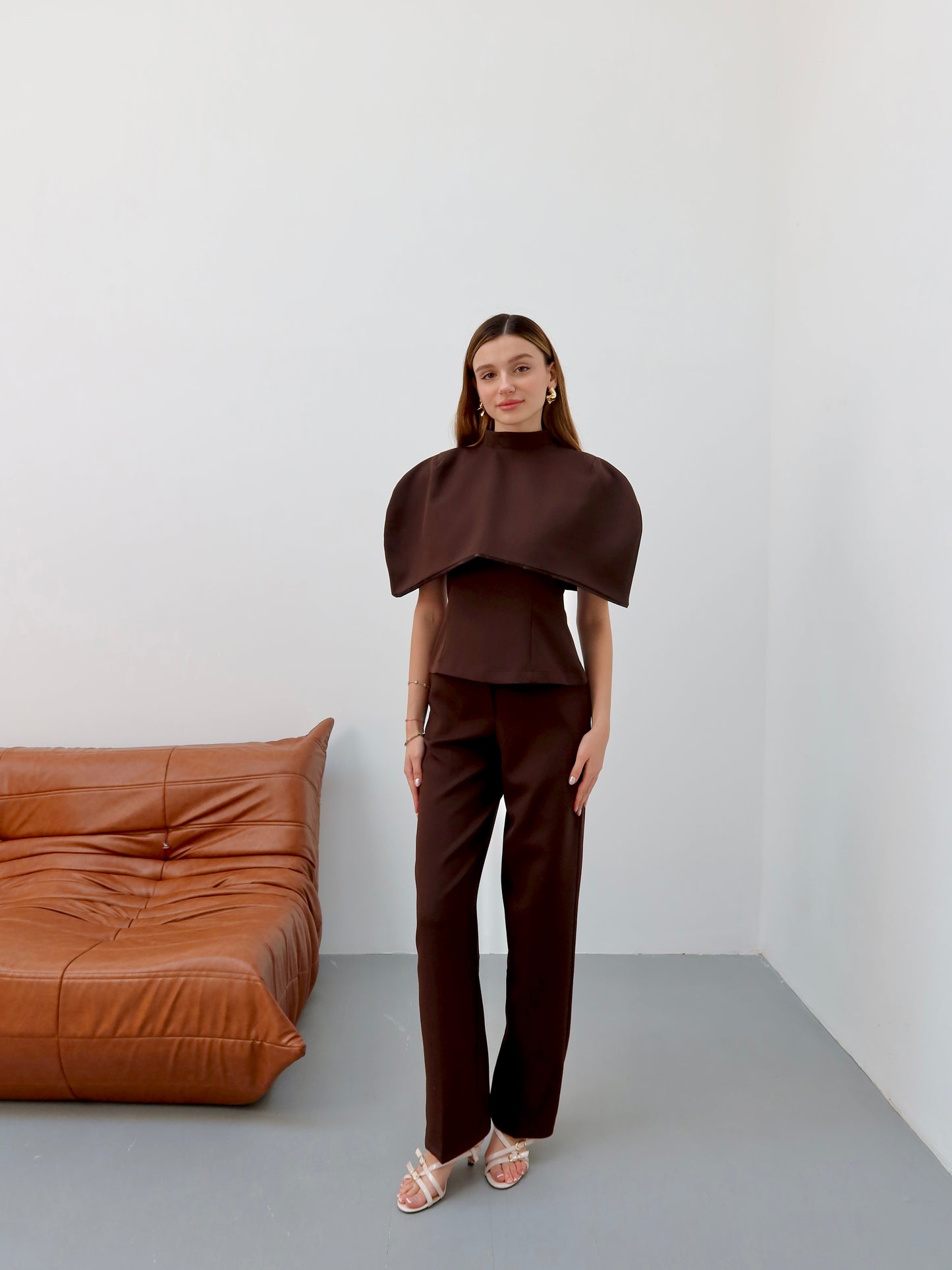 Kahverengi pelerinli 3’lü takım