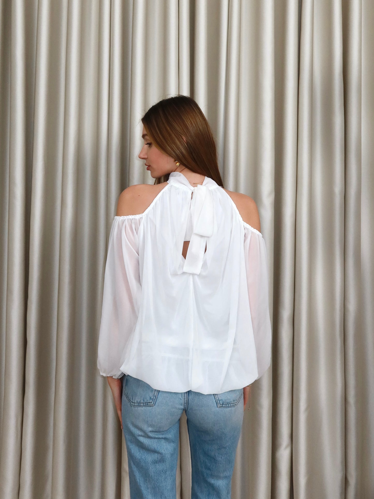 Beyaz şifon omuz detay bluz