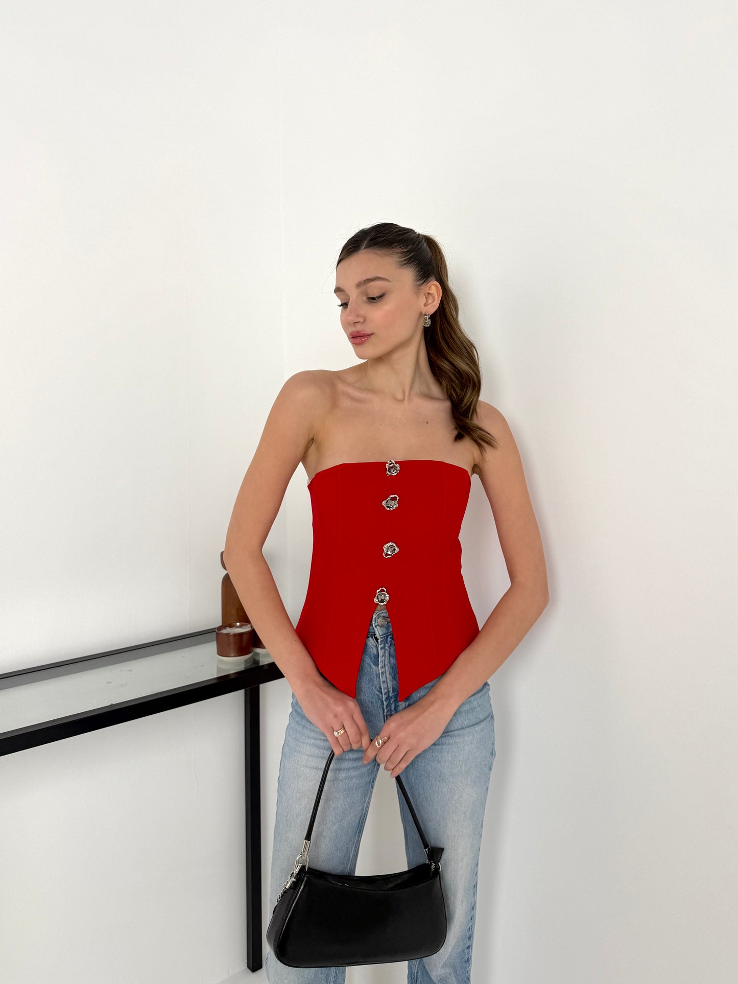 Kırmızı taş detay korse