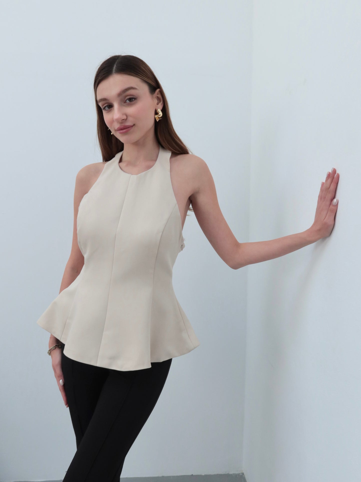 Krem boyundan bağlamalı bluz