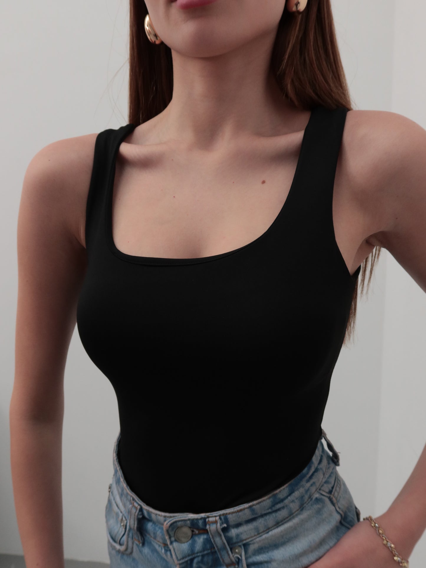 Siyah kare yaka askılı çıtçıtlı body