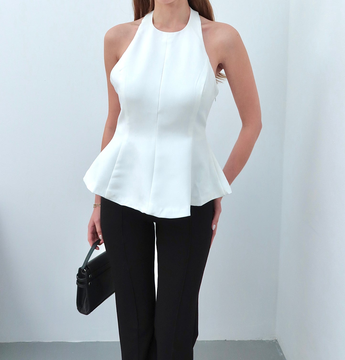 Beyaz boyundan bağlamalı bluz