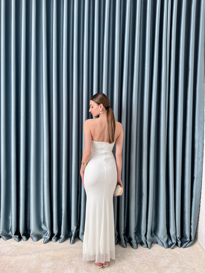 Beyaz gold tokalı elbise