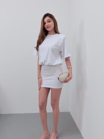 Beyaz vatkatlı casual elbise