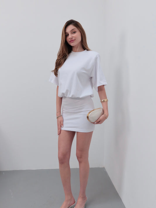 Beyaz vatkatlı casual elbise