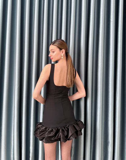 Saten fırfırlı elbise