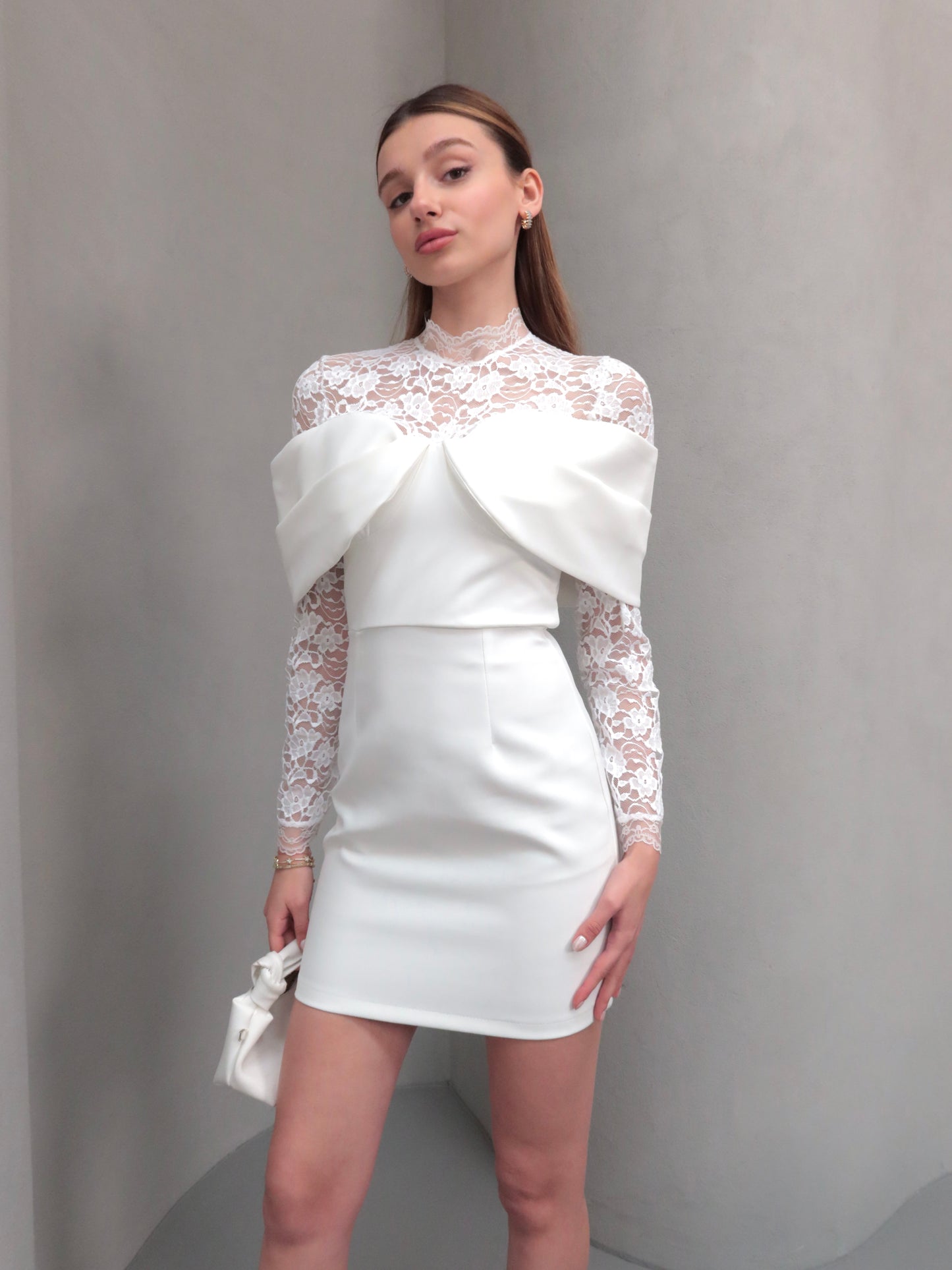 Beyaz Kayık yaka dantelli elbise