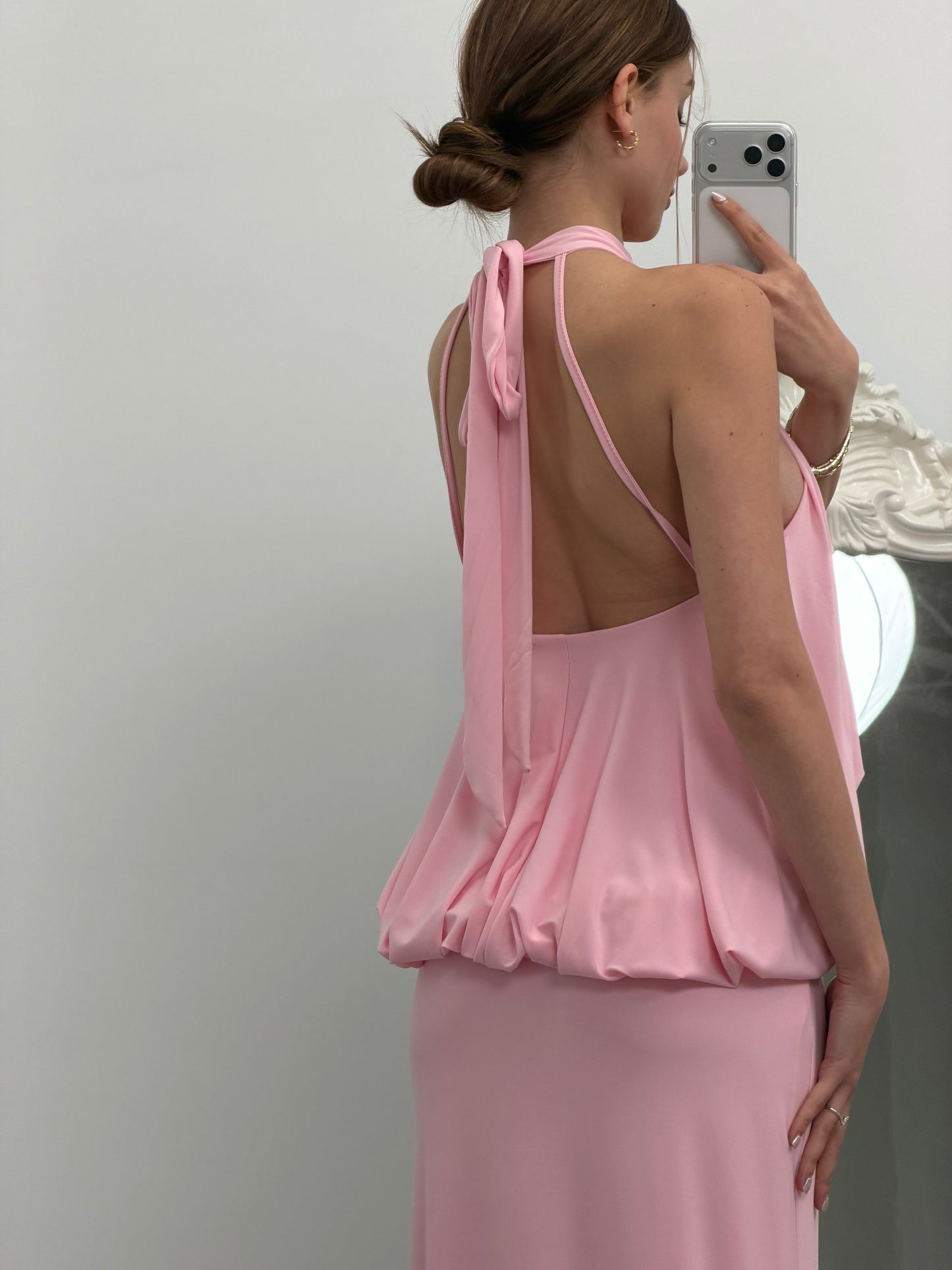 Pembe Halter yaka sırt dekolteli elbise