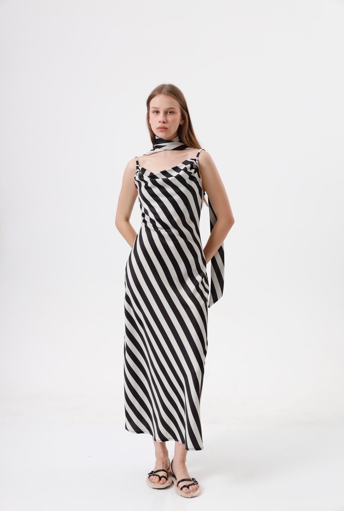 Zebra desenli kuşaklı elbise