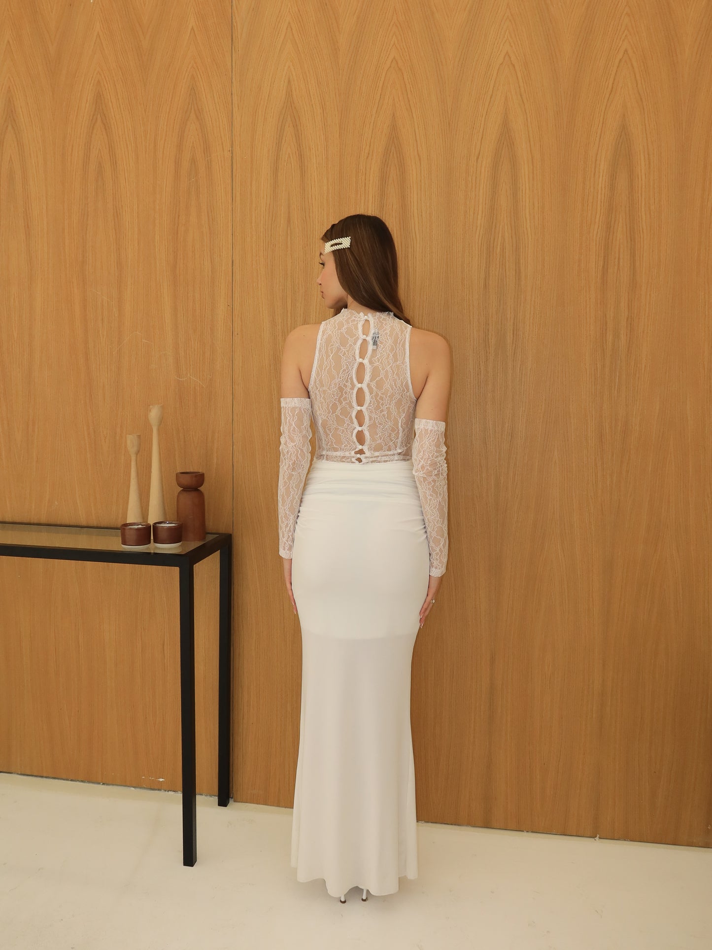 Degaje yaka beyaz elbise