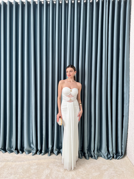 Beyaz gold tokalı elbise