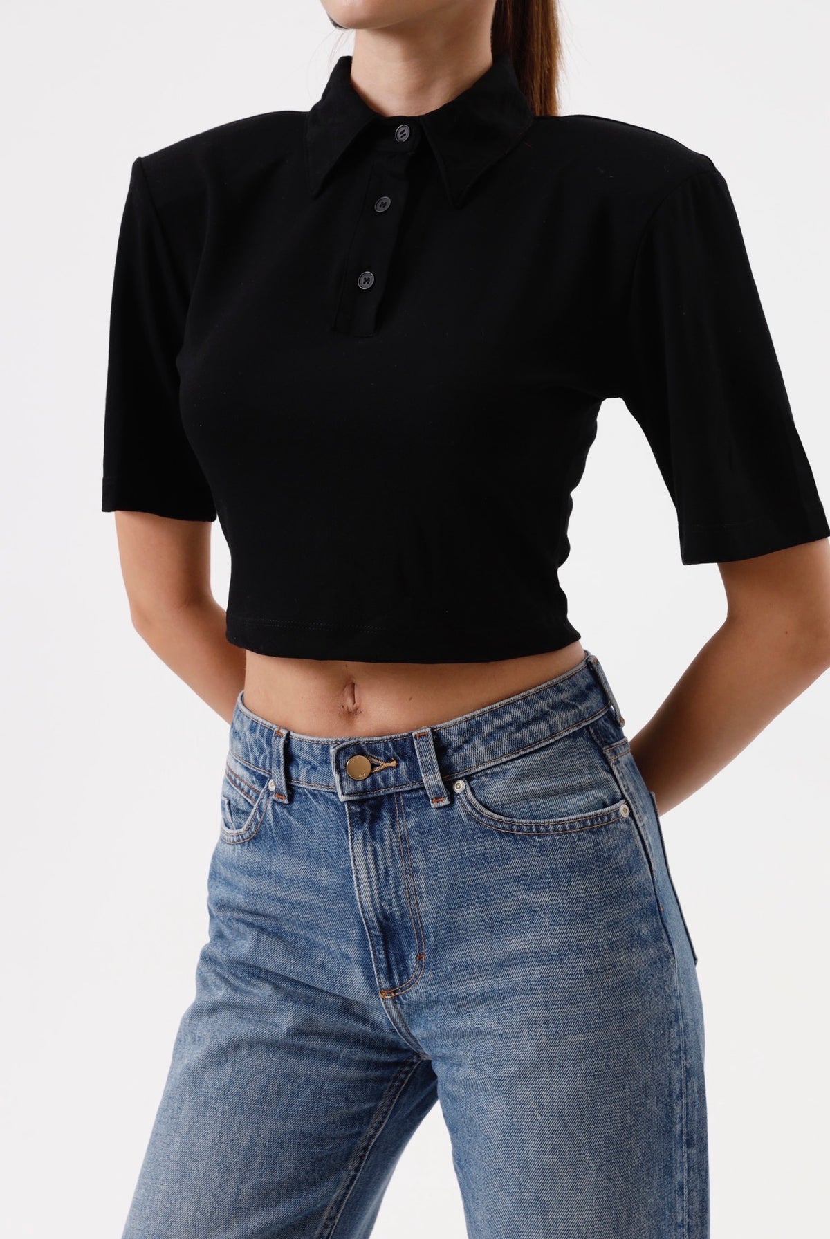 Vatkalı siyah polo yaka t-shirt