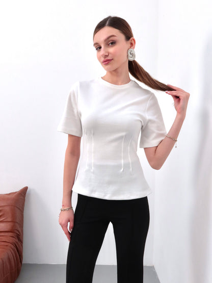 Beyaz belden oturtmalı t-shirt