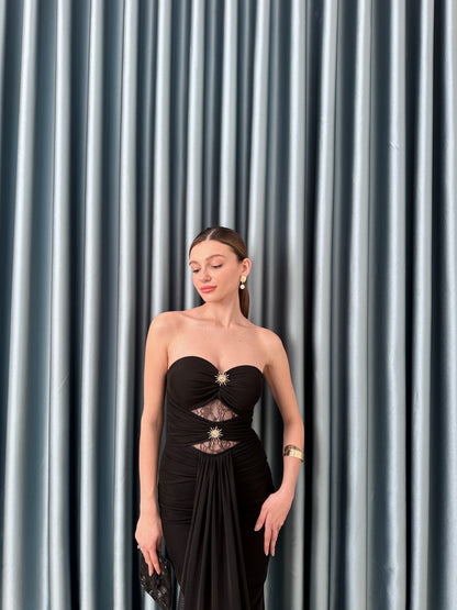 Siyah gold düğmeli elbise