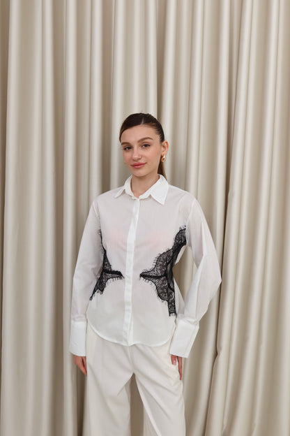 Beyaz dantel detay belden bağlamalı gömlek
