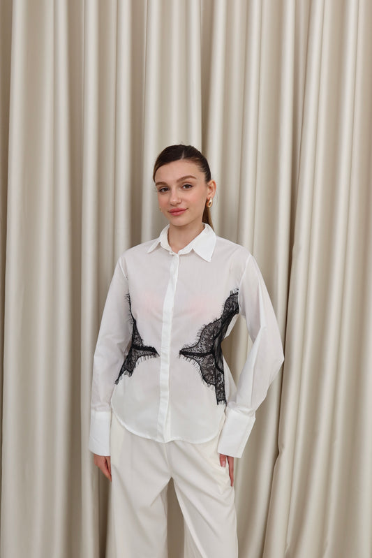 Beyaz dantel detay belden bağlamalı gömlek