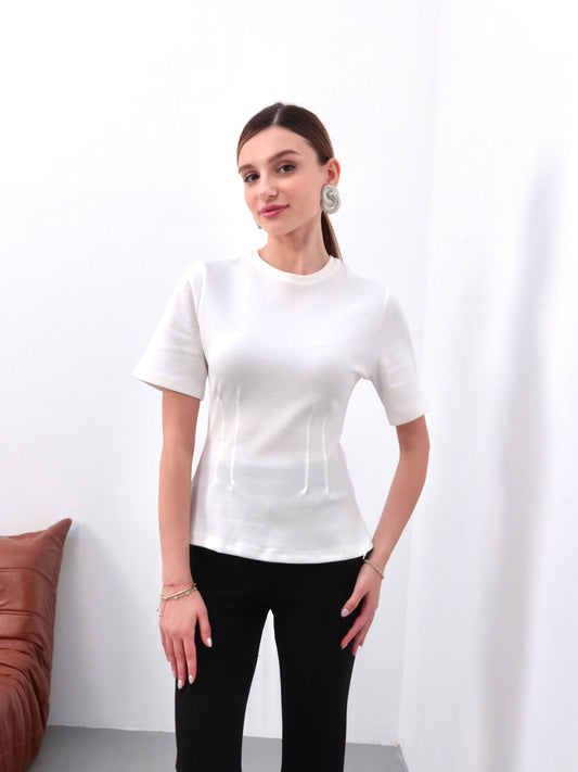Beyaz belden oturtmalı t-shirt