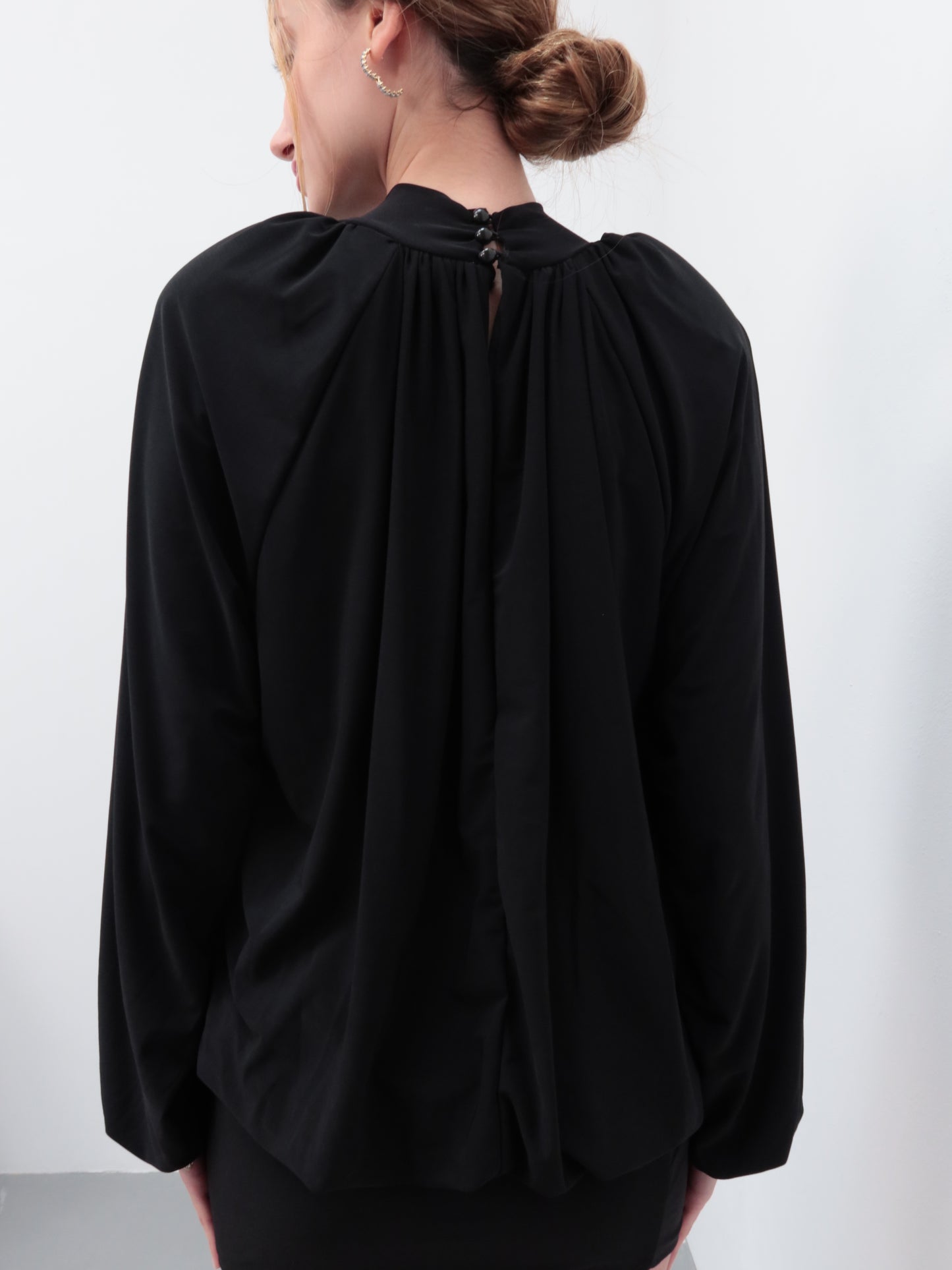 Siyah vatkalı bluz kuşaklı etek takım