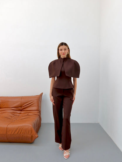 Kahverengi pelerinli 3’lü takım