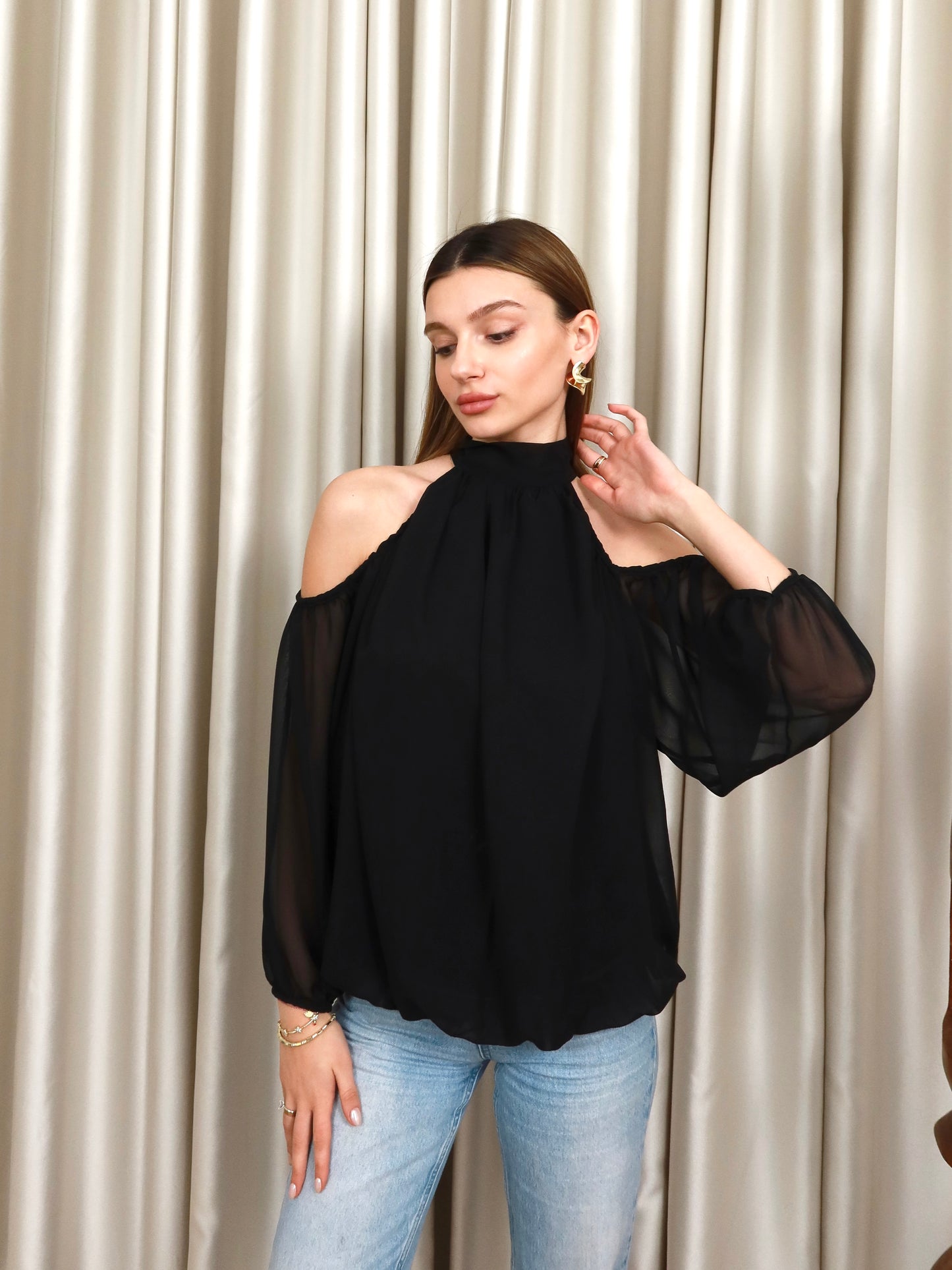 Siyah şifon omuz detay bluz