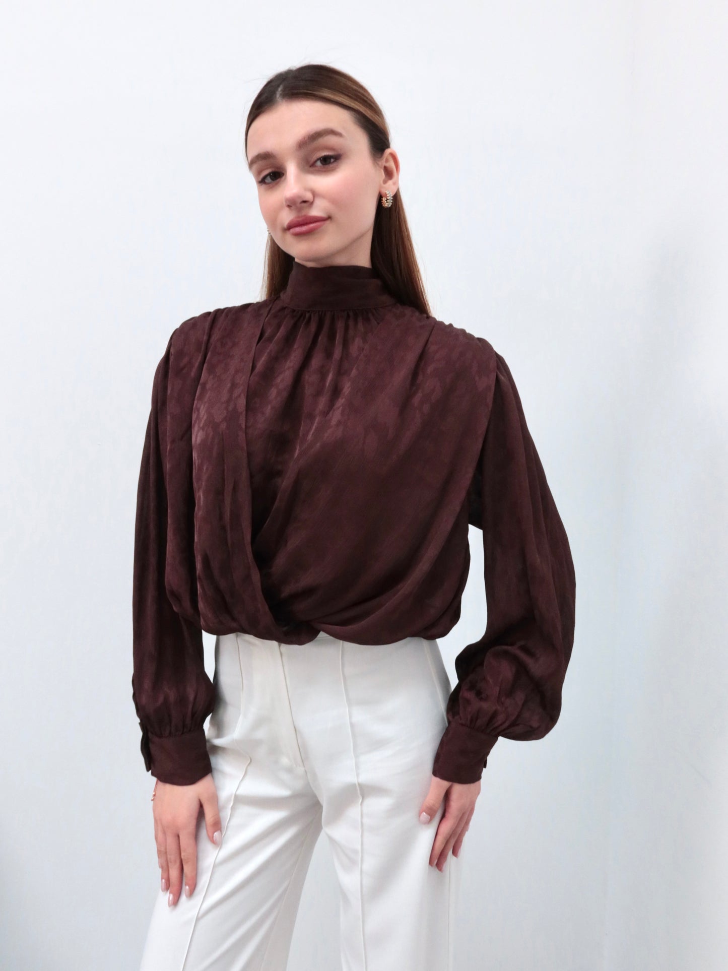 Kahverengi leopar boyundan bağlamalı gömlek