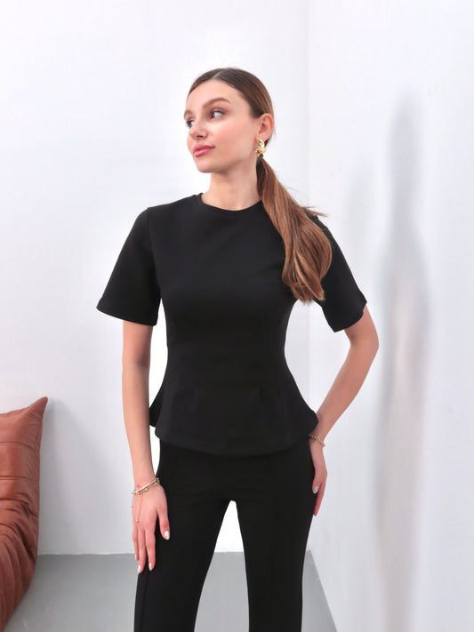 Siyah belden oturtmalı t-shirt