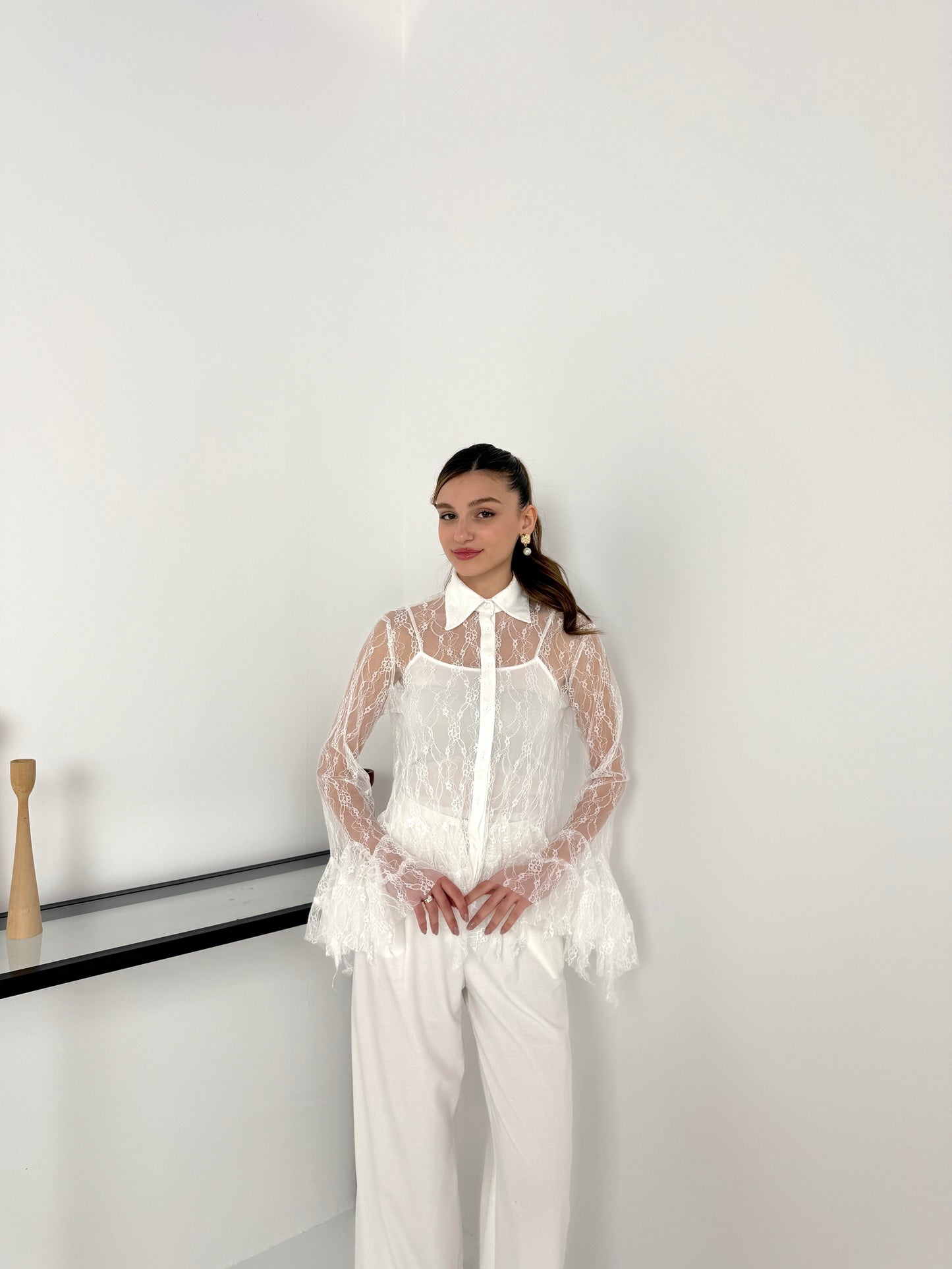 Beyaz dantel gömlek