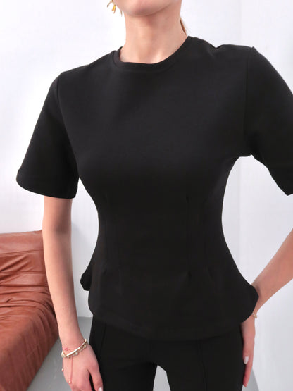 Siyah belden oturtmalı t-shirt