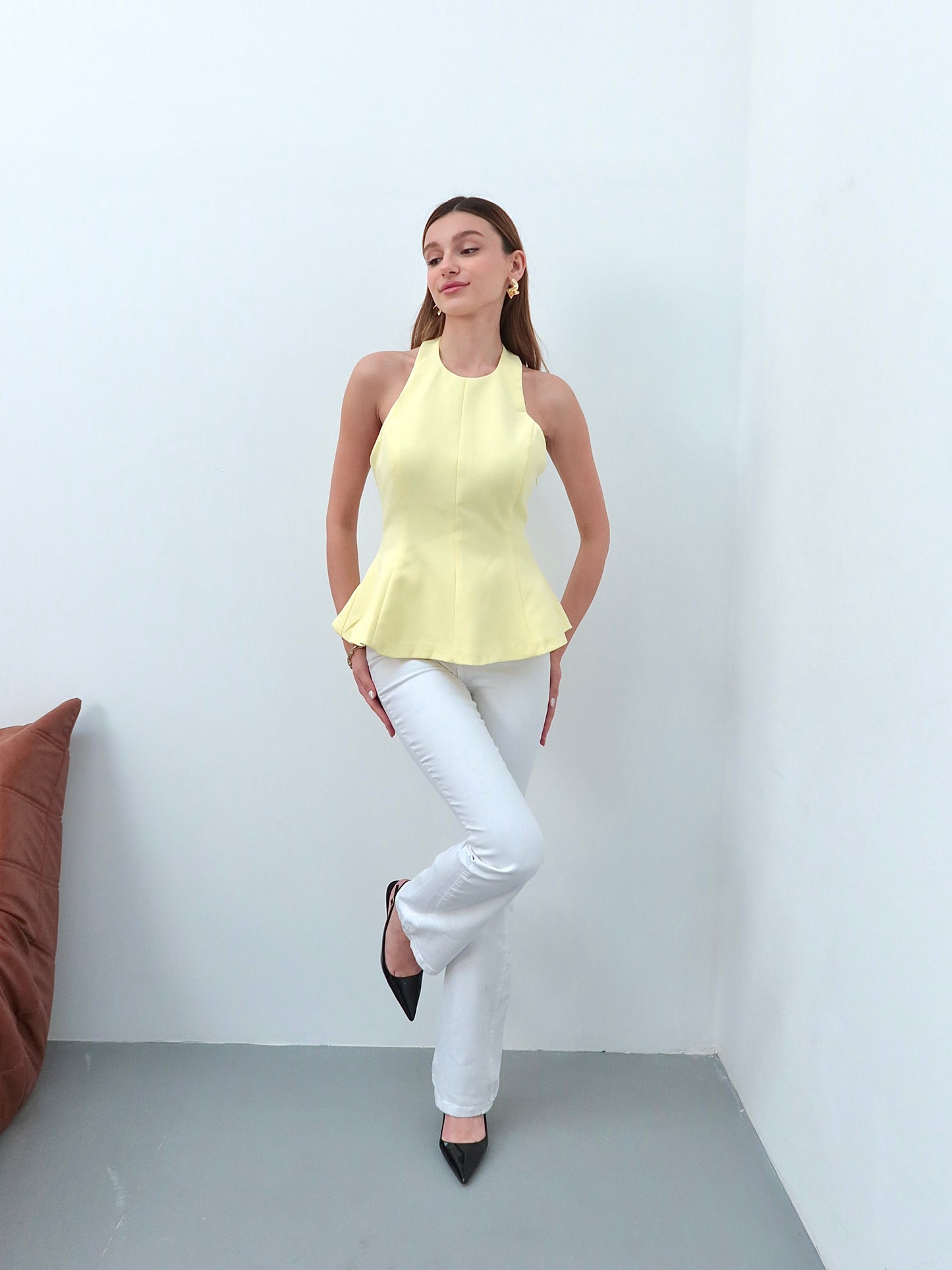 Sarı boyundan bağlamlı bluz