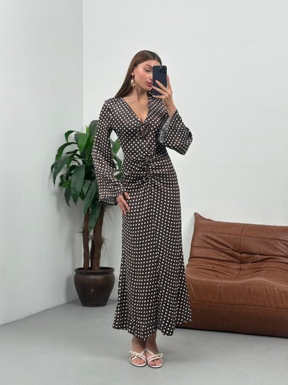 Gül detay puantiyeli elbise