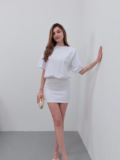 Beyaz vatkatlı casual elbise