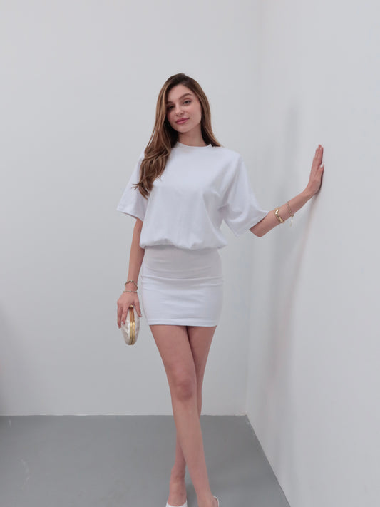 Beyaz vatkatlı casual elbise