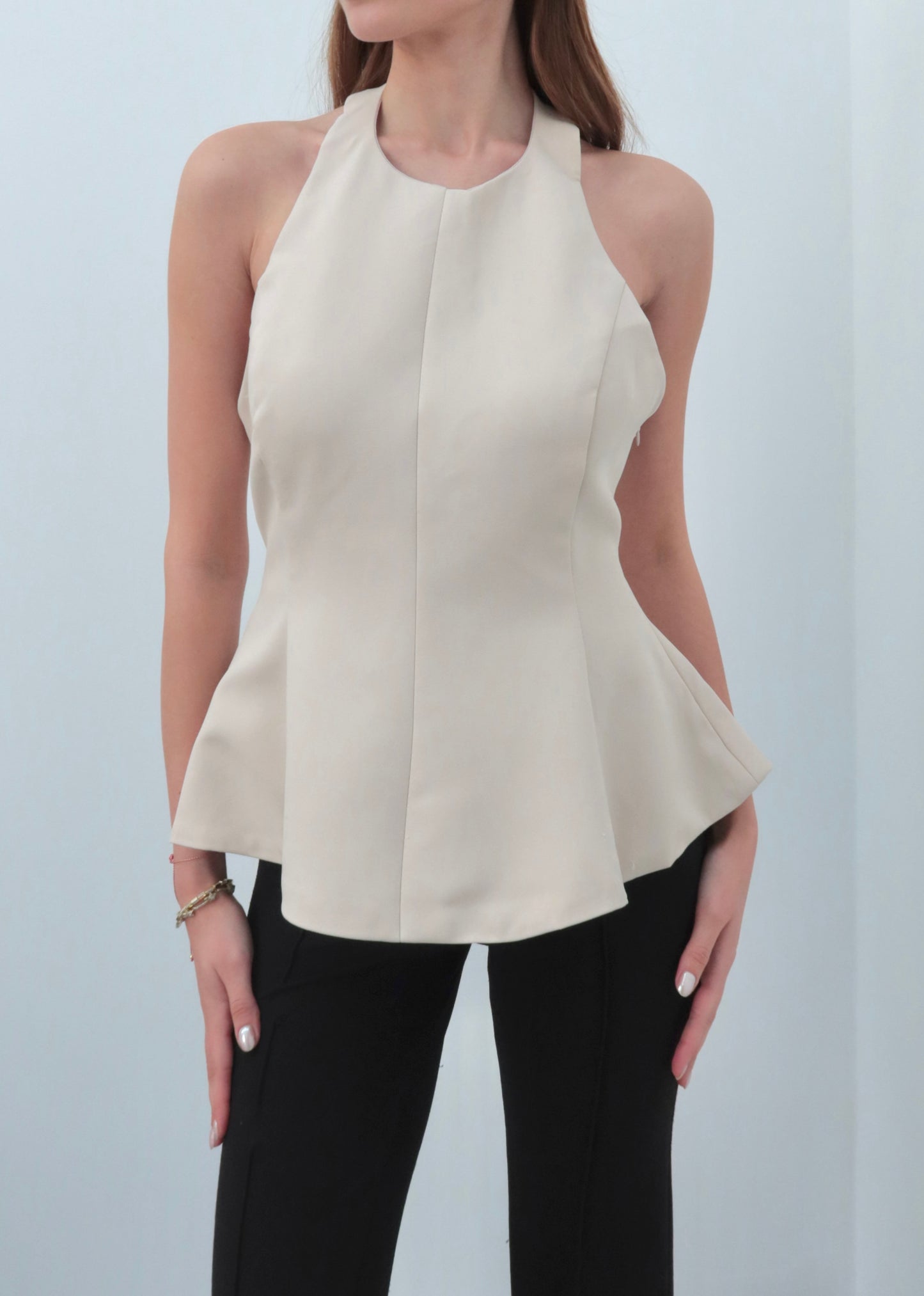 Krem boyundan bağlamalı bluz